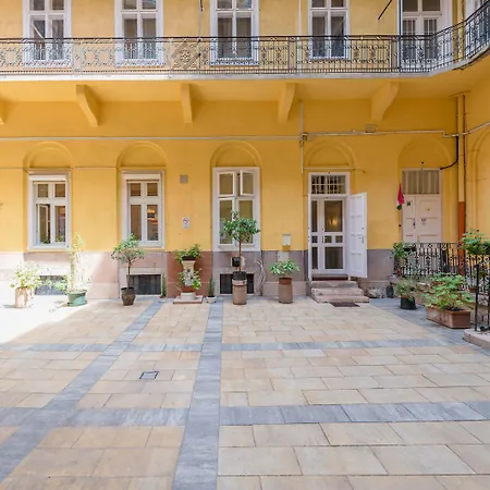 Music Academy Cafe Vian Kft Apartament