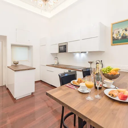 Music Academy Cafe Vian Kft Budapesta