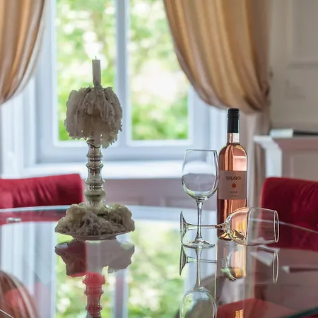 Music Academy Cafe Vian Kft