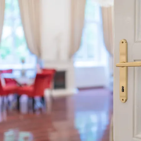 Music Academy Cafe Vian Kft